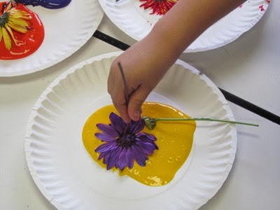 http://www.teachpreschool.org/2011/05/painting-with-a-bouquet-of-flowers-in-preschool/