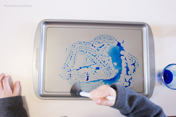 Rainy day? Set up a quick art project for your kids! This is a great activity to do with the preschoolers in spring.
