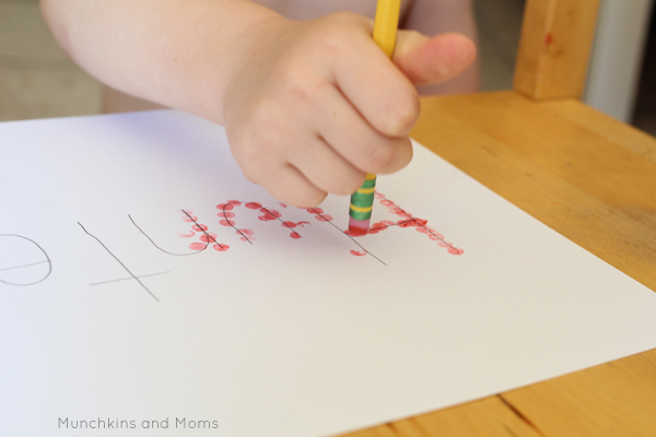 Back to School Name Recognition Activity | Preschool art and fine motor project