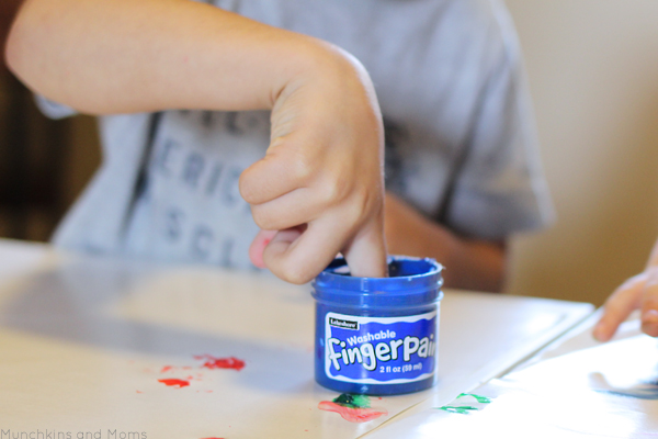 Finger Painting with Toddlers – Munchkins and Moms