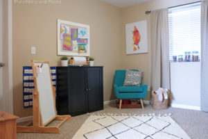 A homeschool room that looks neat and modern! Inspiration for homeschool room set-up.