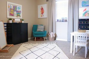 A homeschool room that looks neat and modern! Inspiration for homeschool room set-up.