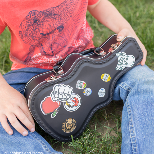 Send your kids back to school in style with this rockin' guitar lunch box!