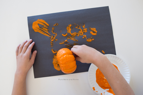 Finger Painting with Toddlers – Munchkins and Moms